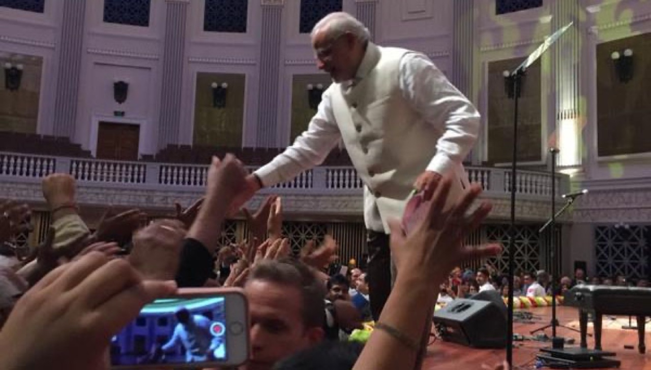 People meetign modi