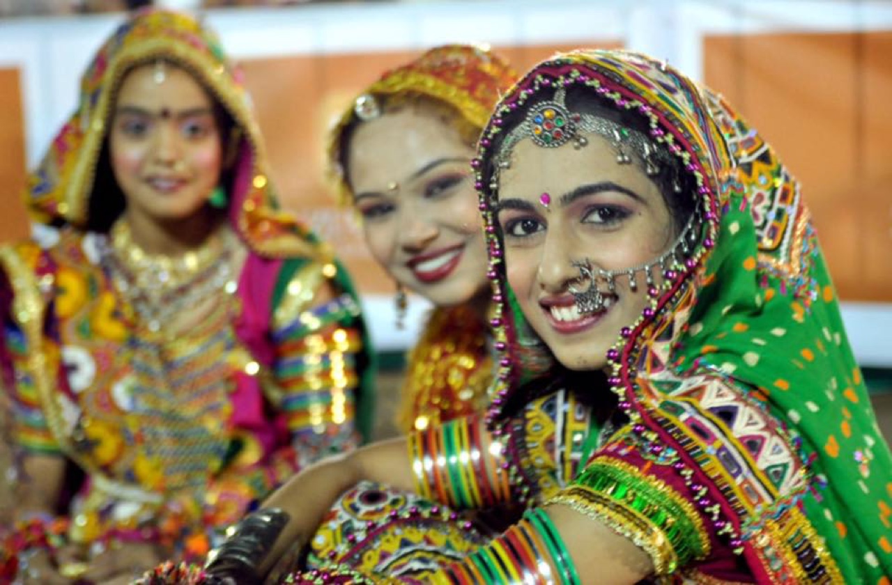 indians - garba-dandiya-2016